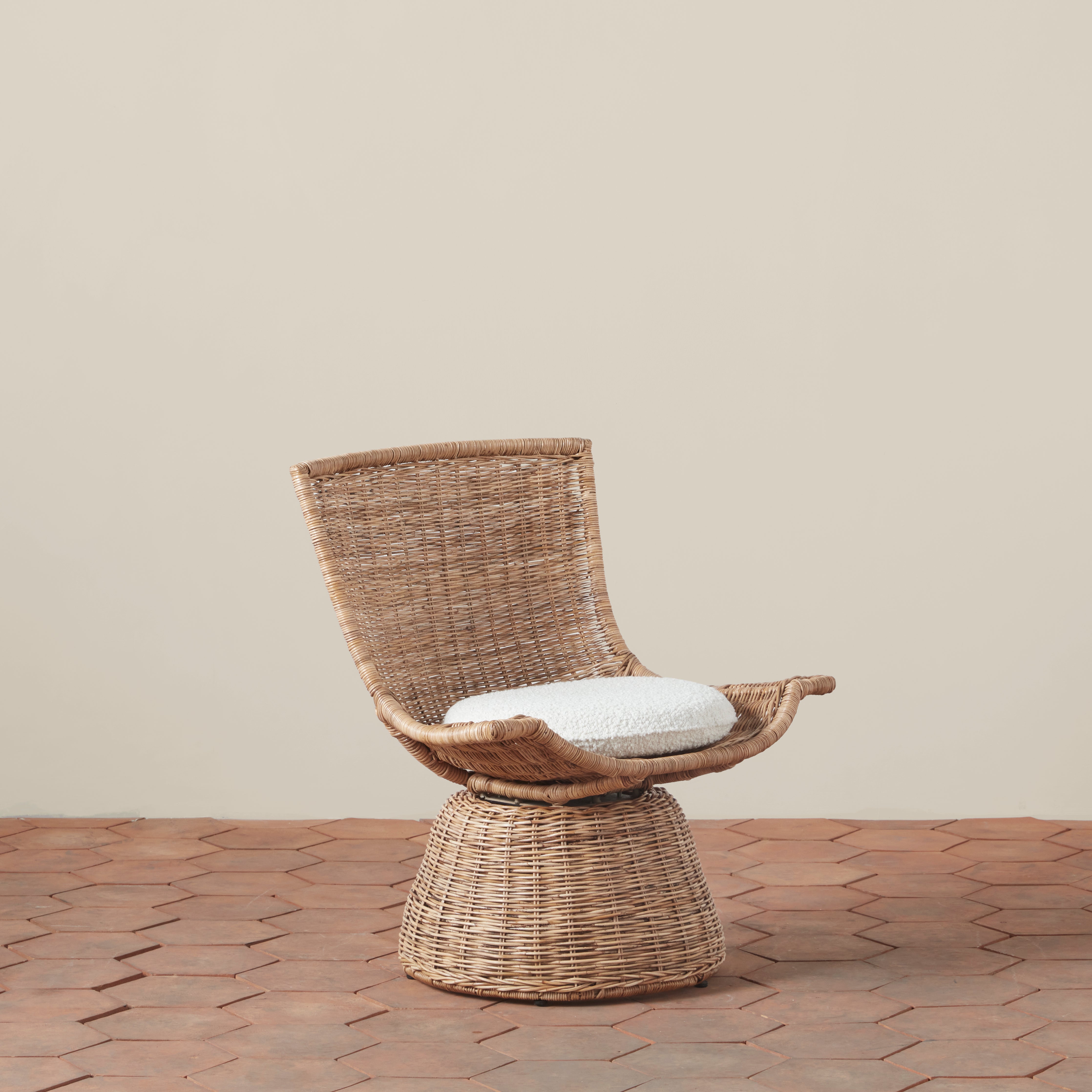 Healdsburg Small Wicker Swivel Chair - TES