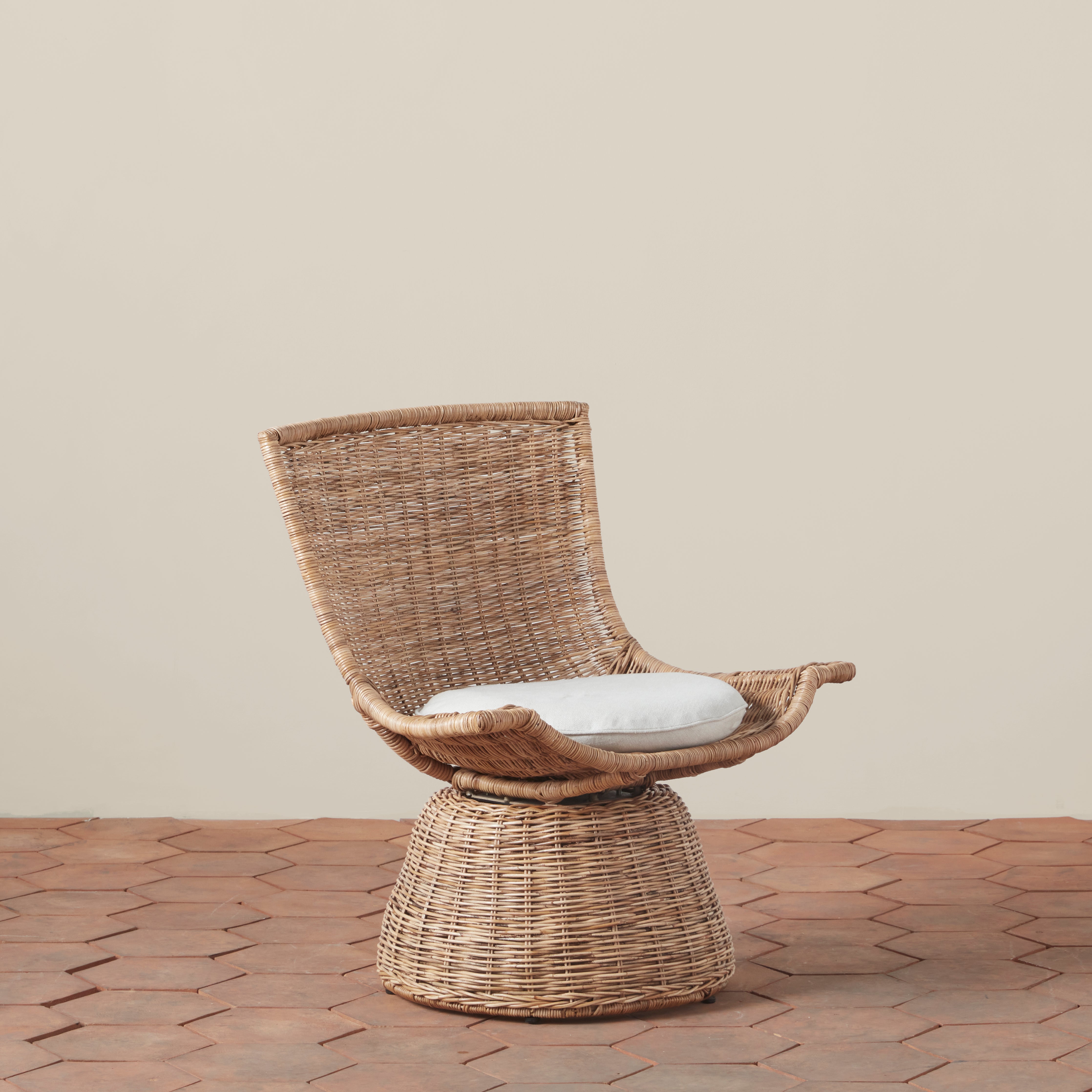 Healdsburg Small Wicker Swivel Chair - TES