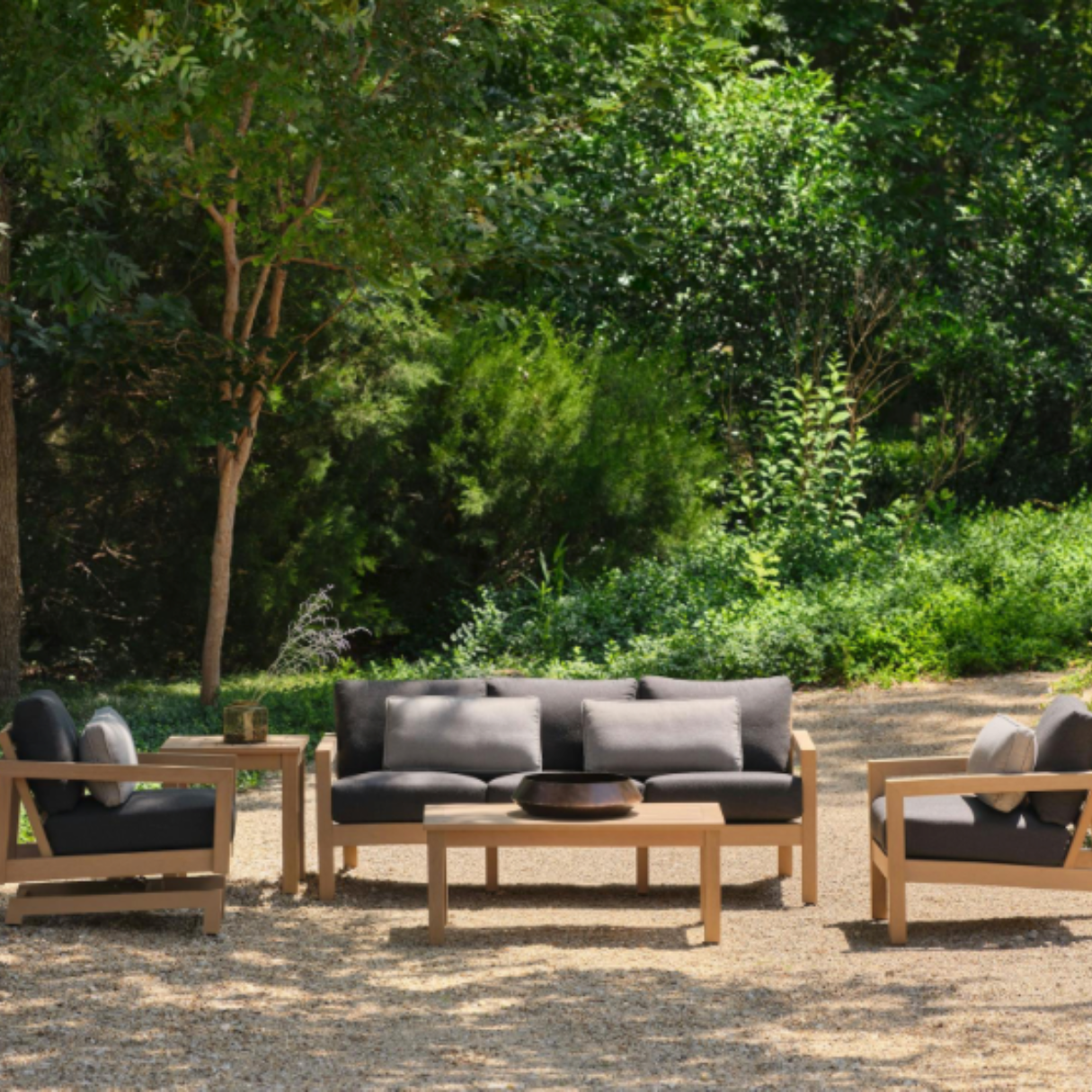 Woodard Furniture | With a rich history in American-made outdoor furniture craft, Woodard offers styles from classic to contemporary. Their commitment to excellence ensures each piece not only looks good but is built to last, enduring the elements.